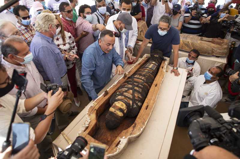 59 closed wooden coffins were discovered, in their initial condition, in burial wells in the Saqqara antiquities area