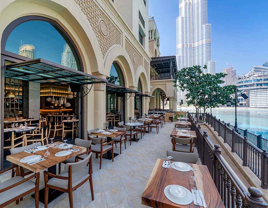 Increasing the capacity of restaurants, cafes and hotels operating in Dubai to 100%